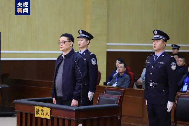 中国足协原副主席李毓毅受审 被控受贿逾1200万元