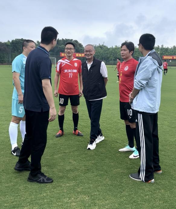 彭卫国率领广州传承之星队参加警民足球友谊赛